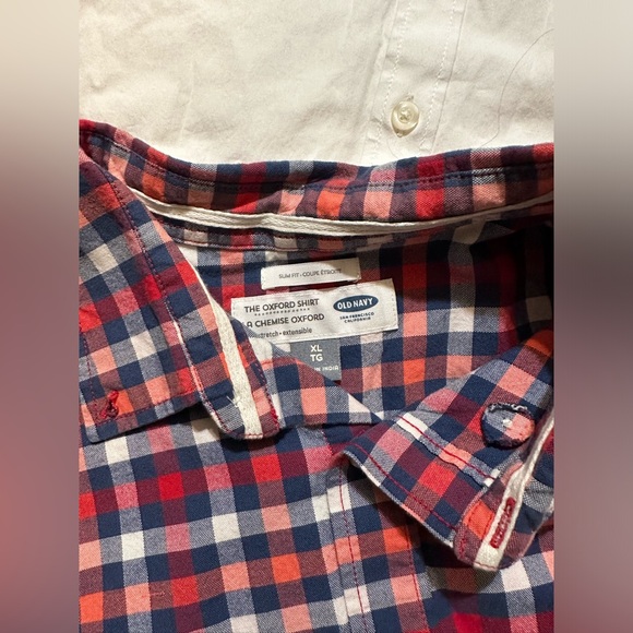 2 short sleeve button ups - Picture 4 of 4